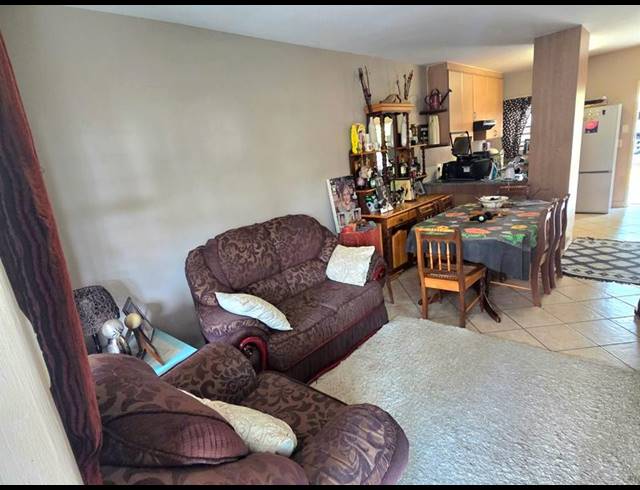 2 BEDROOM TOWNHOUSE FOR SALE IN CELTISDAL